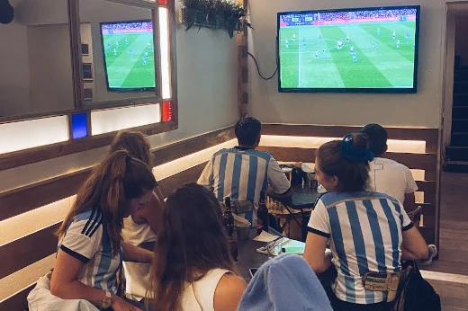 ver partidos futobol restaurant argentino parodia bar